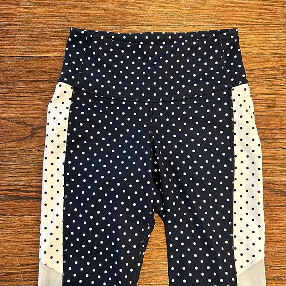 Old Navy Navy and White Polka Dot Elevate Leggings - Picture 4 of 5